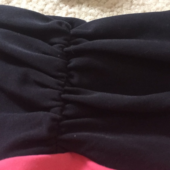 Spandex underarmour pants and a green and blue bra - Picture 5 of 7